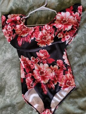 Charlotte Russe Bodysuit Floral Print